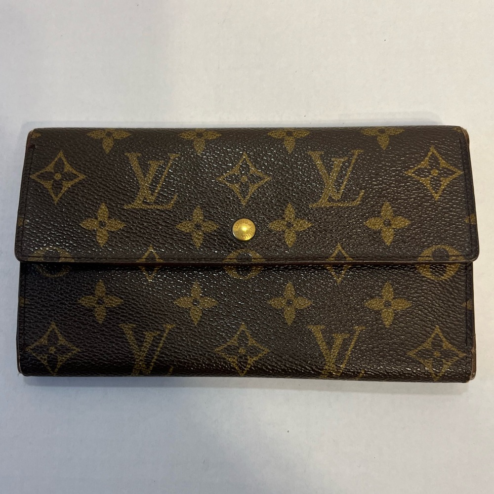 Louis Vuitton monogram international wallet‎